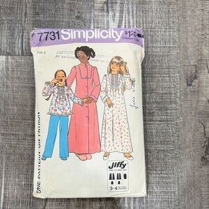 Vintage Simplicity 1976 Pattern 7731 - Nightgown pajamas and robe pattern